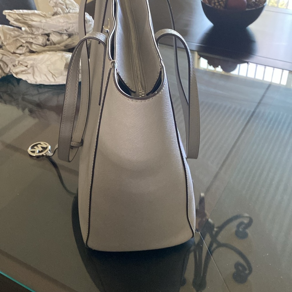 Michael Kors large leather tote.  Mint condition.  Pearl gray - Picture 11 of 12